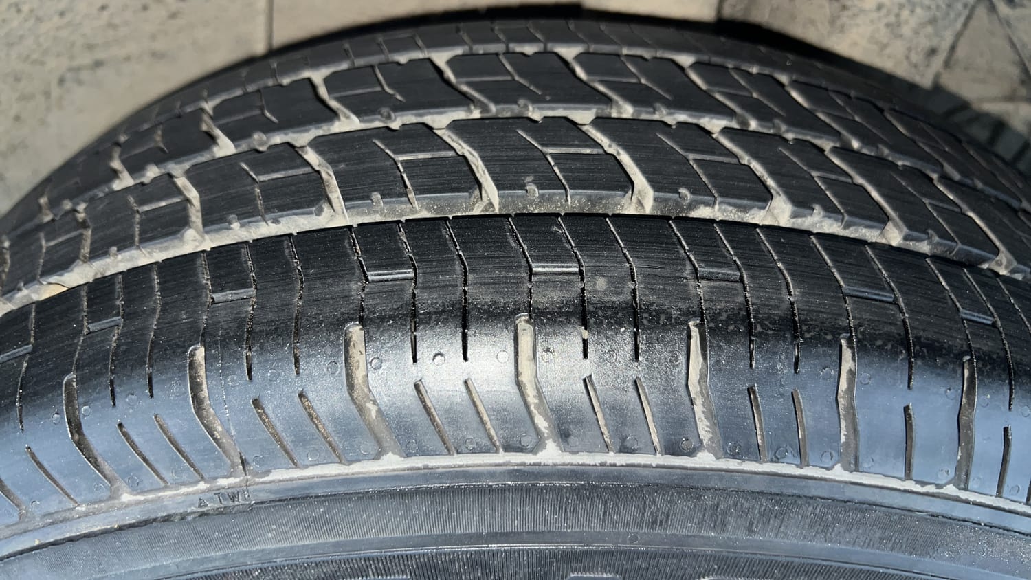Used 2014 Hyundai Elite i20 Sportz 1.2 Petrol Manual tyres LEFT REAR TYRE TREAD VIEW