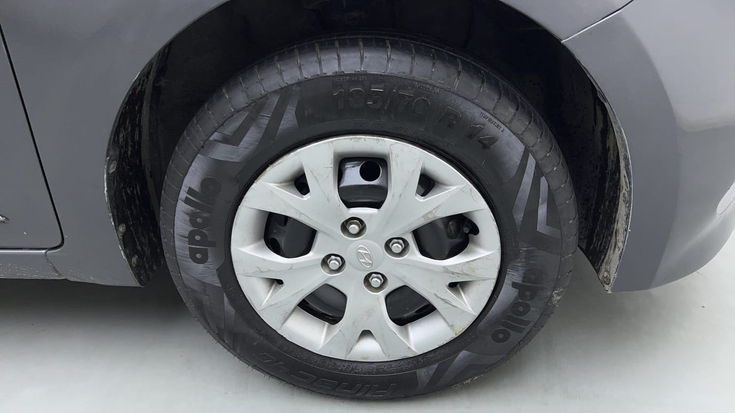 Used 2014 Hyundai Elite i20 Sportz 1.2 Petrol Manual tyres RIGHT FRONT TYRE RIM VIEW