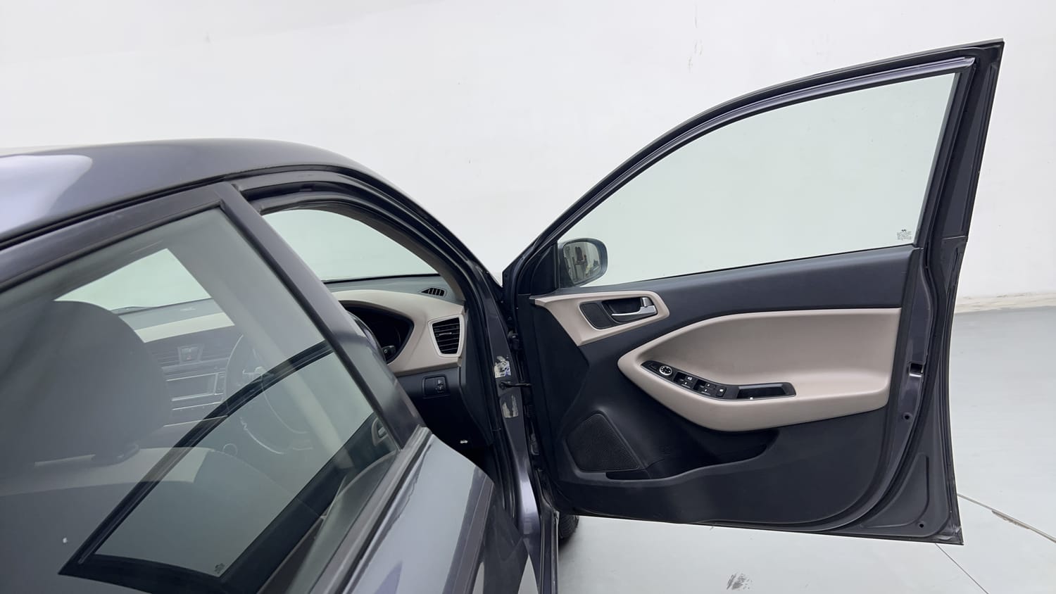 Used 2014 Hyundai Elite i20 Sportz 1.2 Petrol Manual interior RIGHT FRONT DOOR OPEN VIEW