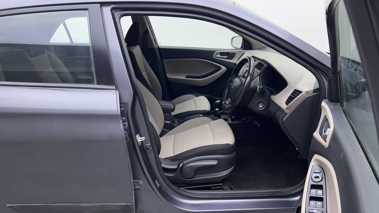 Used 2014 Hyundai Elite i20 Sportz 1.2 Petrol Manual interior RIGHT SIDE FRONT DOOR CABIN VIEW