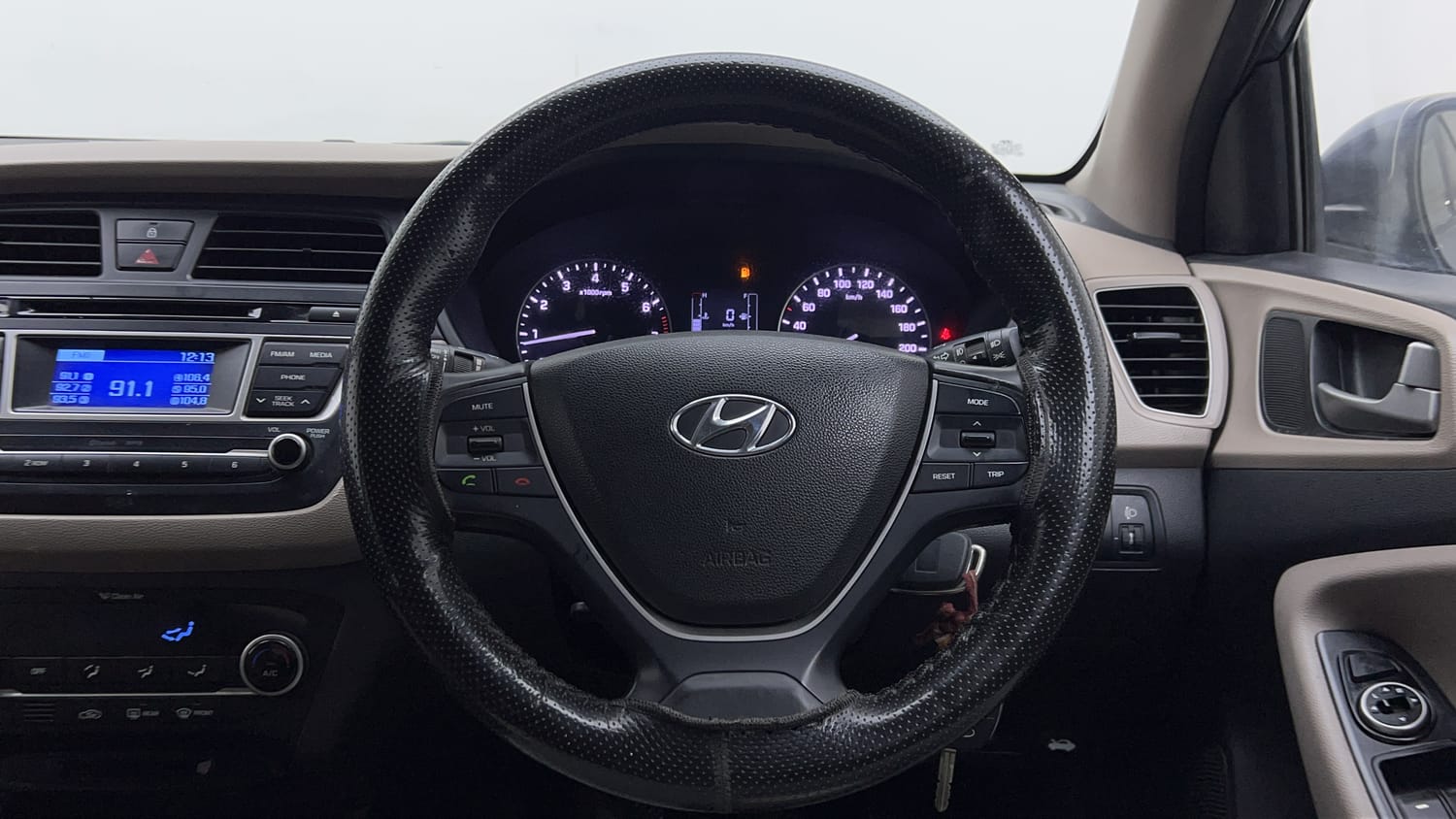Used 2014 Hyundai Elite i20 Sportz 1.2 Petrol Manual interior STEERING VIEW