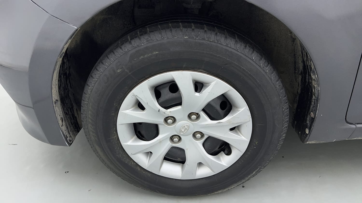 Used 2014 Hyundai Elite i20 Sportz 1.2 Petrol Manual tyres LEFT FRONT TYRE RIM VIEW