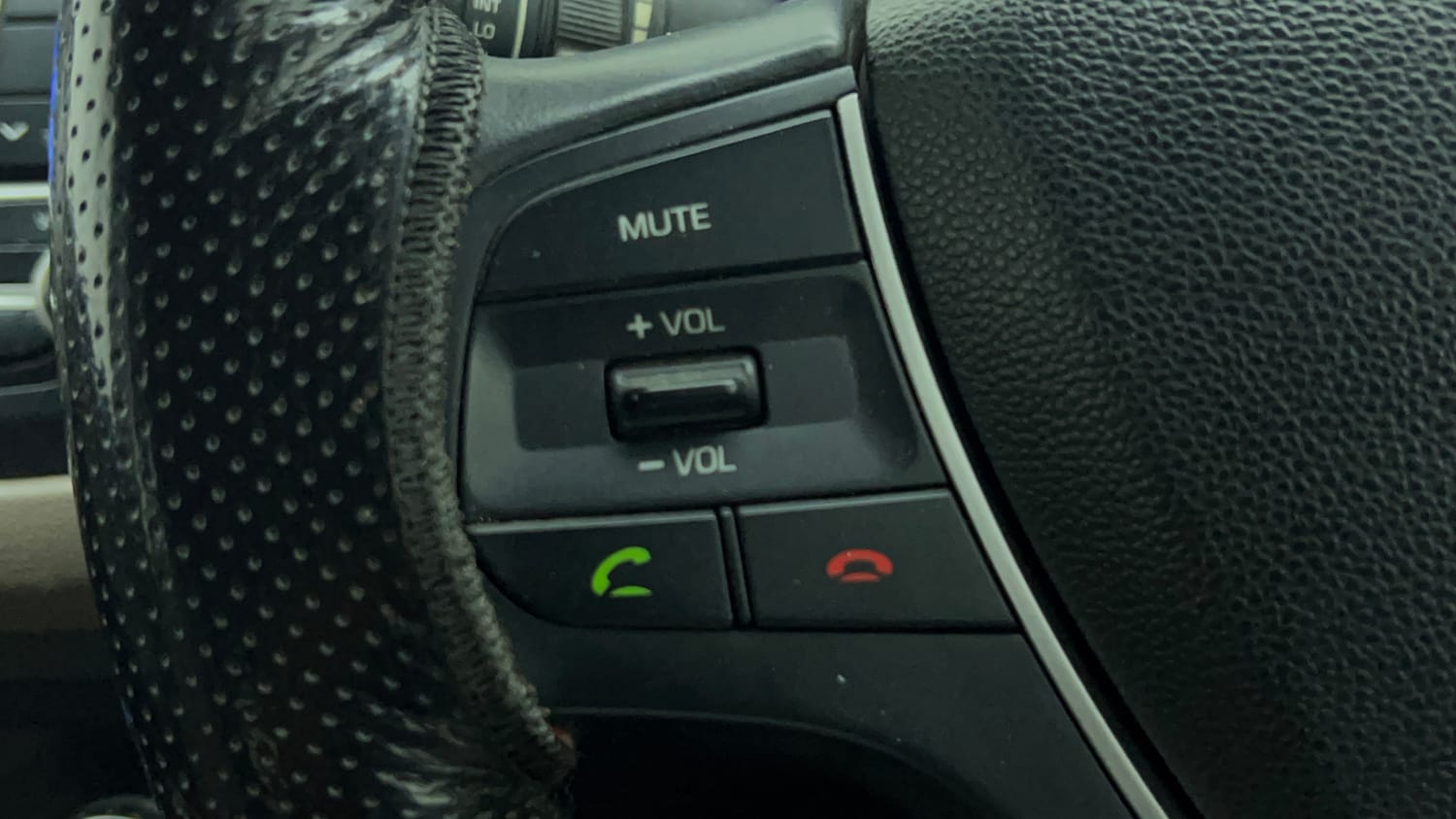 Used 2014 Hyundai Elite i20 Sportz 1.2 Petrol Manual top_features Steering mounted controls