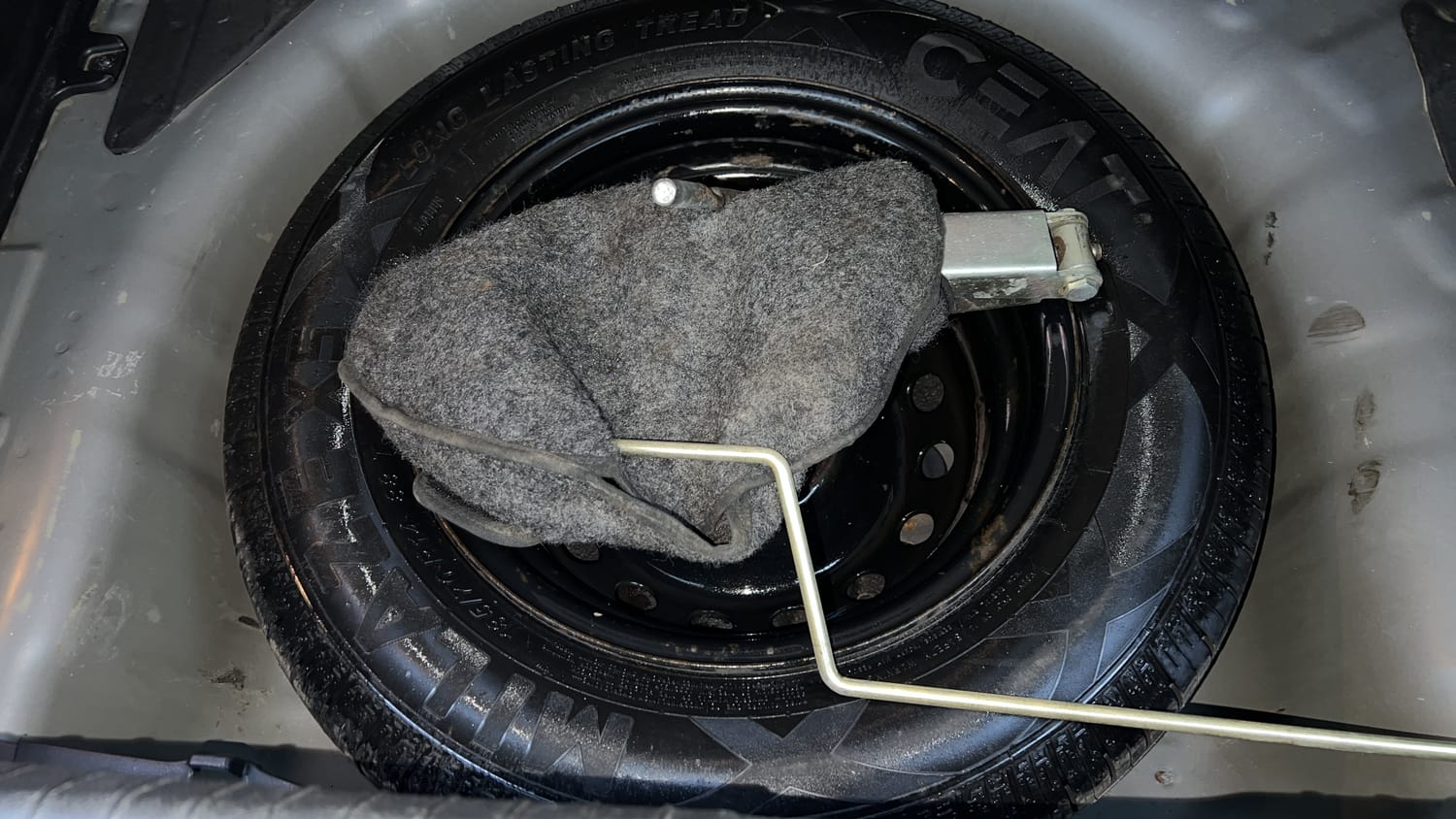 Used 2014 Hyundai Elite i20 Sportz 1.2 Petrol Manual tyres SPARE TYRE VIEW
