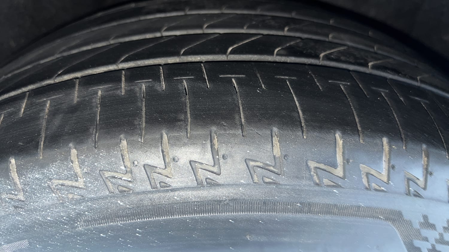 Used 2016 Audi A4 2.0 TDI (177bhp) Premium Plus Diesel Automatic tyres RIGHT REAR TYRE TREAD VIEW