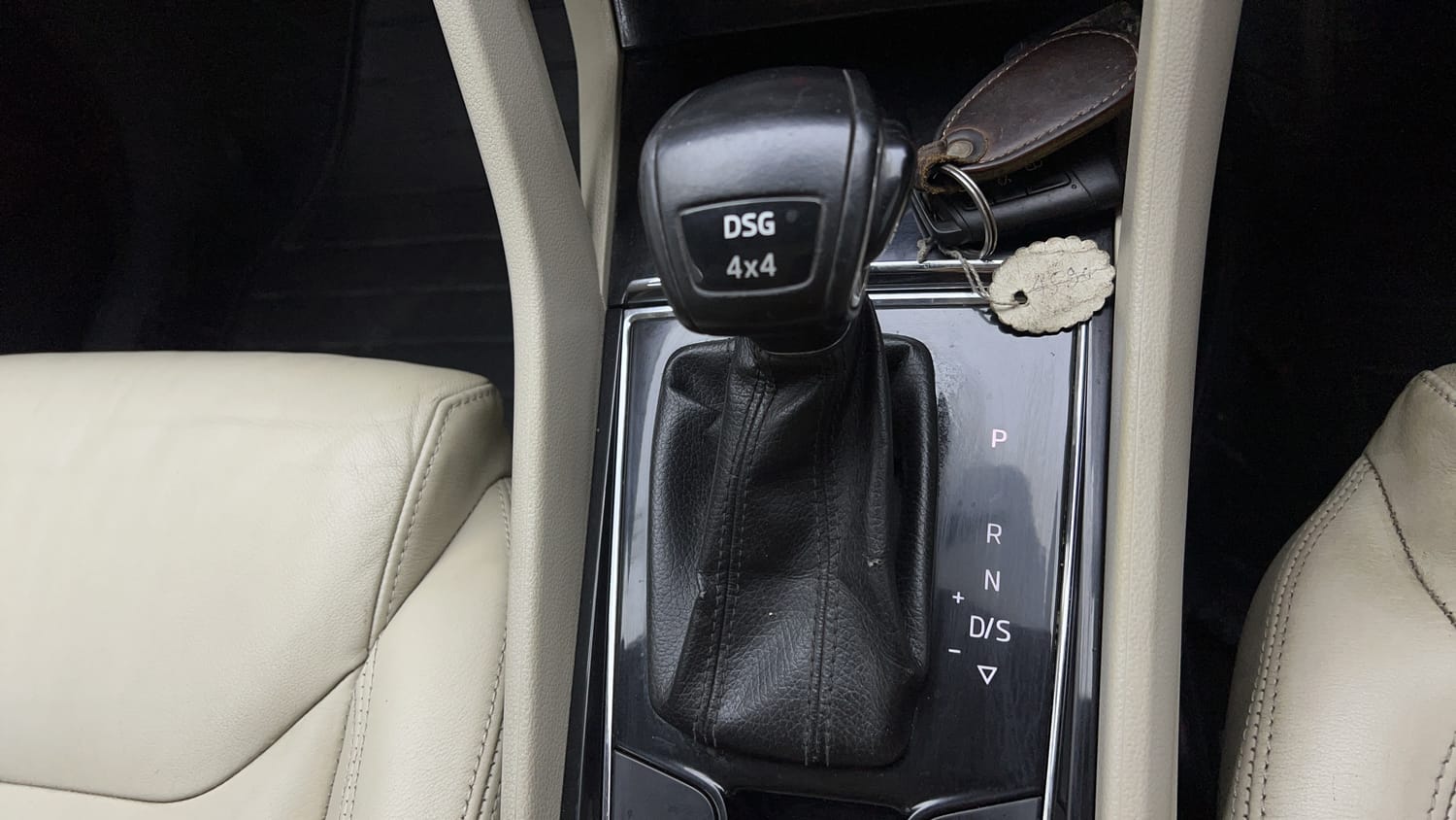 Used 2018 Skoda Kodiaq Style 2.0 TDI 4x4 AT Diesel Automatic interior GEAR  KNOB VIEW