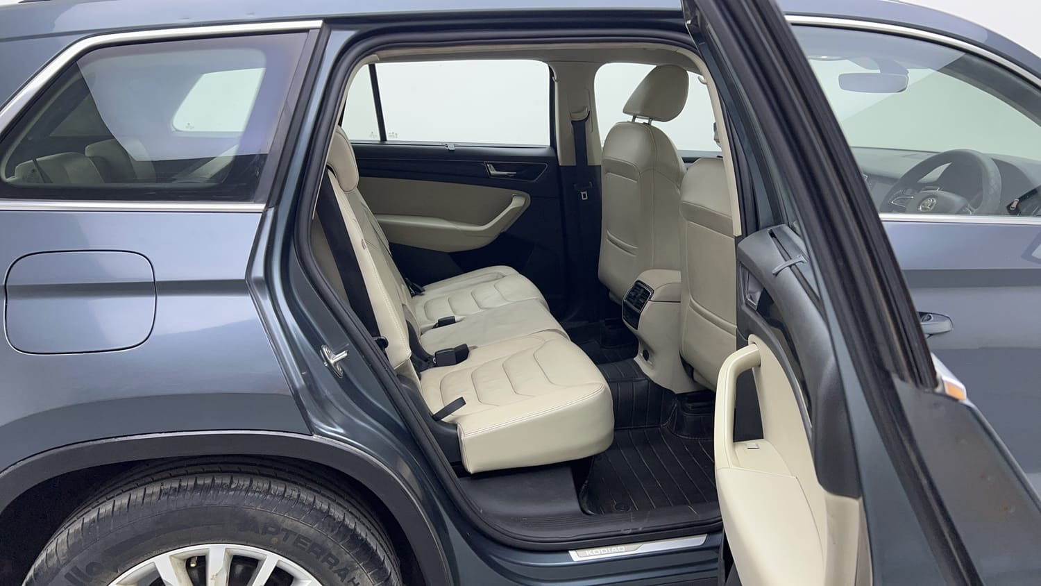 Used 2018 Skoda Kodiaq Style 2.0 TDI 4x4 AT Diesel Automatic interior RIGHT SIDE REAR DOOR CABIN VIEW
