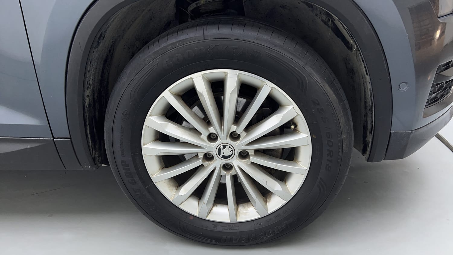 Used 2018 Skoda Kodiaq Style 2.0 TDI 4x4 AT Diesel Automatic tyres RIGHT FRONT TYRE RIM VIEW