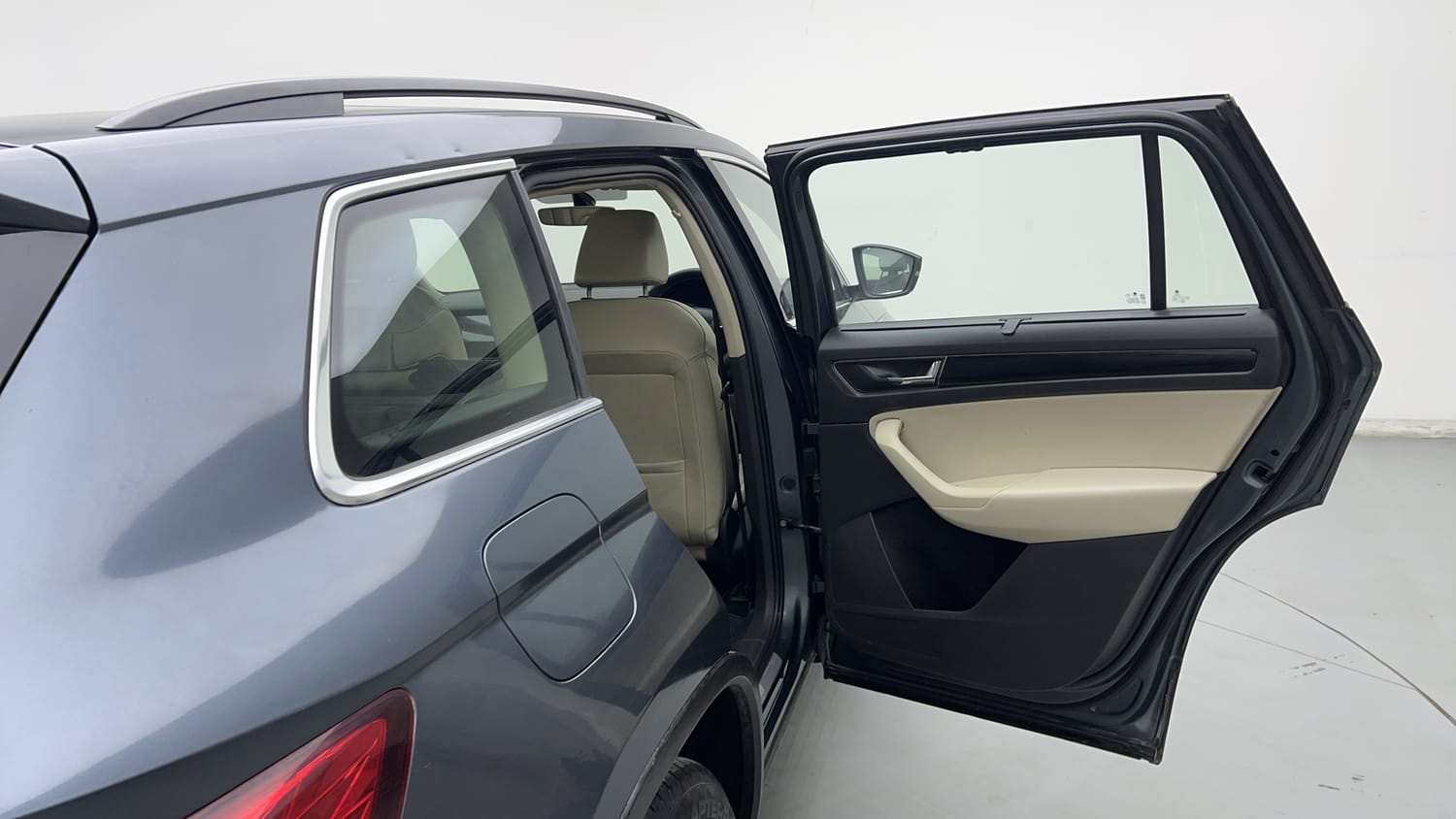 Used 2018 Skoda Kodiaq Style 2.0 TDI 4x4 AT Diesel Automatic interior RIGHT REAR DOOR OPEN VIEW