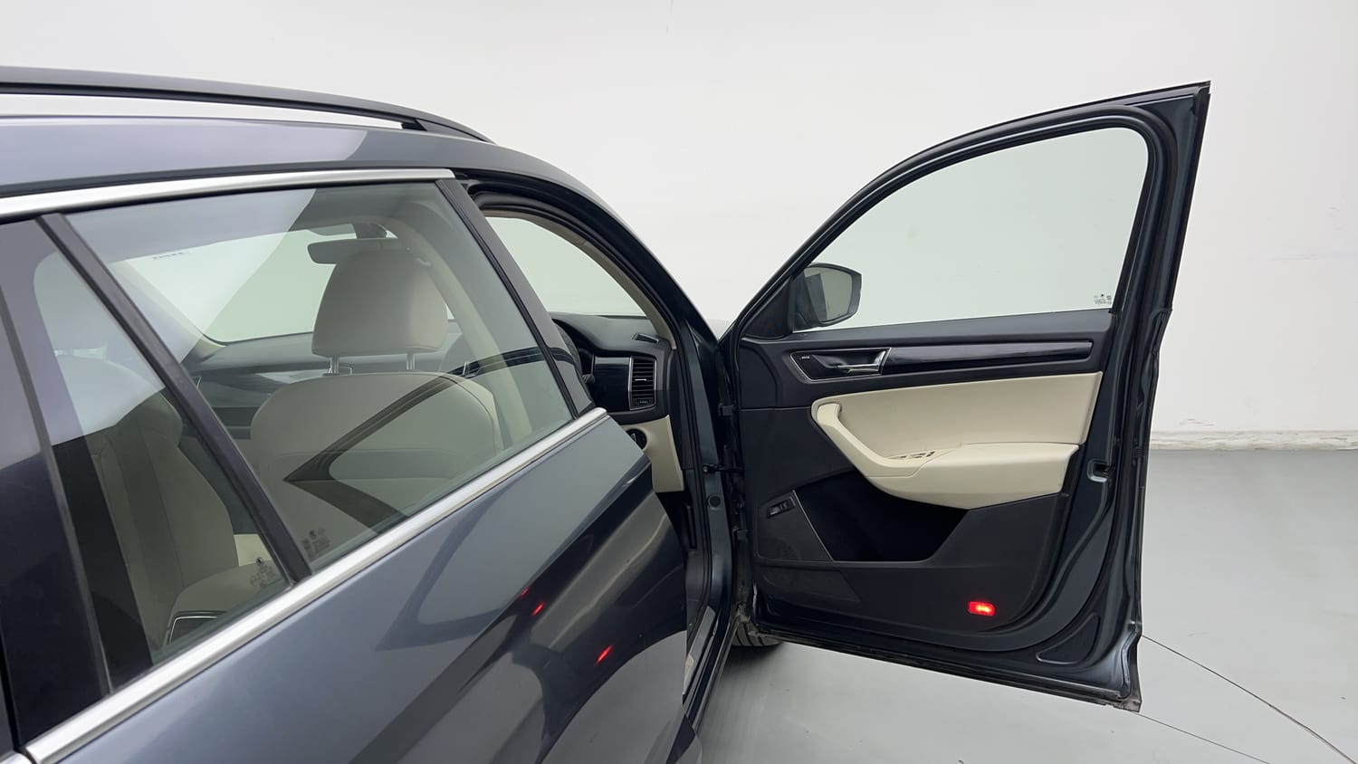 Used 2018 Skoda Kodiaq Style 2.0 TDI 4x4 AT Diesel Automatic interior RIGHT FRONT DOOR OPEN VIEW