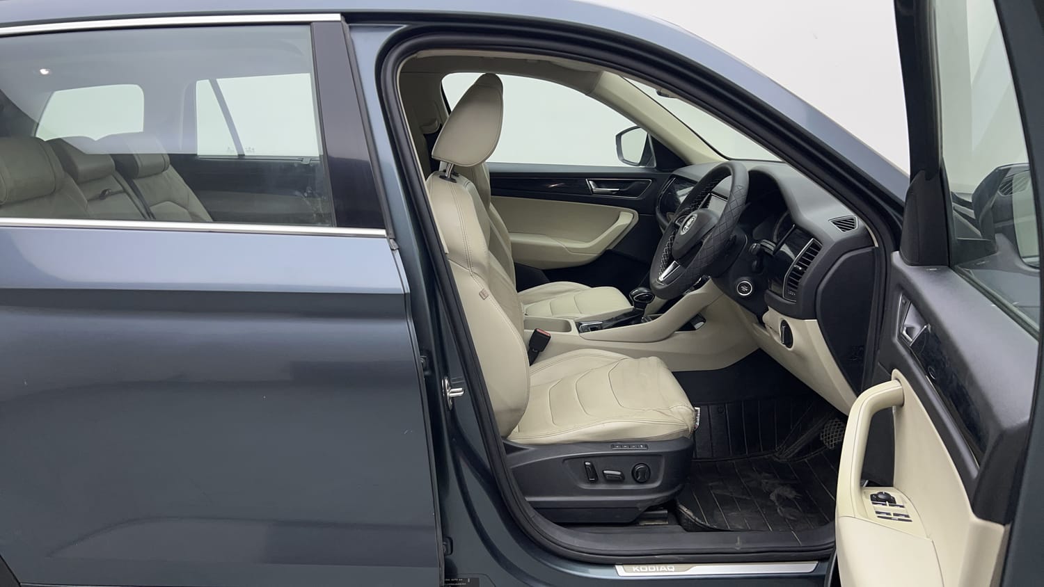 Used 2018 Skoda Kodiaq Style 2.0 TDI 4x4 AT Diesel Automatic interior RIGHT SIDE FRONT DOOR CABIN VIEW