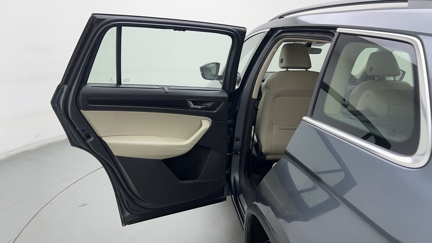 Used 2018 Skoda Kodiaq Style 2.0 TDI 4x4 AT Diesel Automatic interior LEFT REAR DOOR OPEN VIEW
