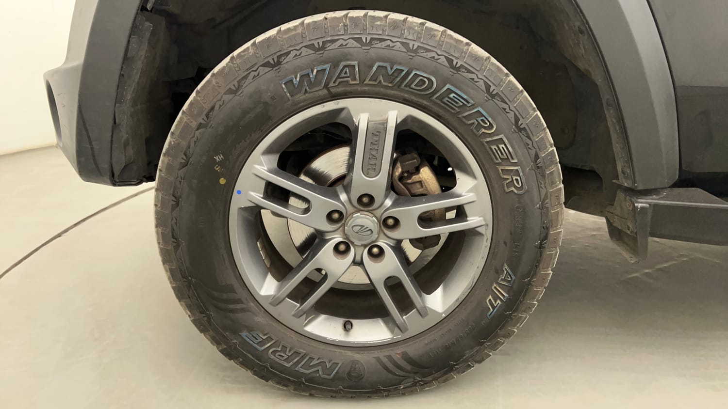 Used 2021 mahindra Thar LX Hard Top Diesel MT 4WD Diesel Manual tyres LEFT FRONT TYRE RIM VIEW