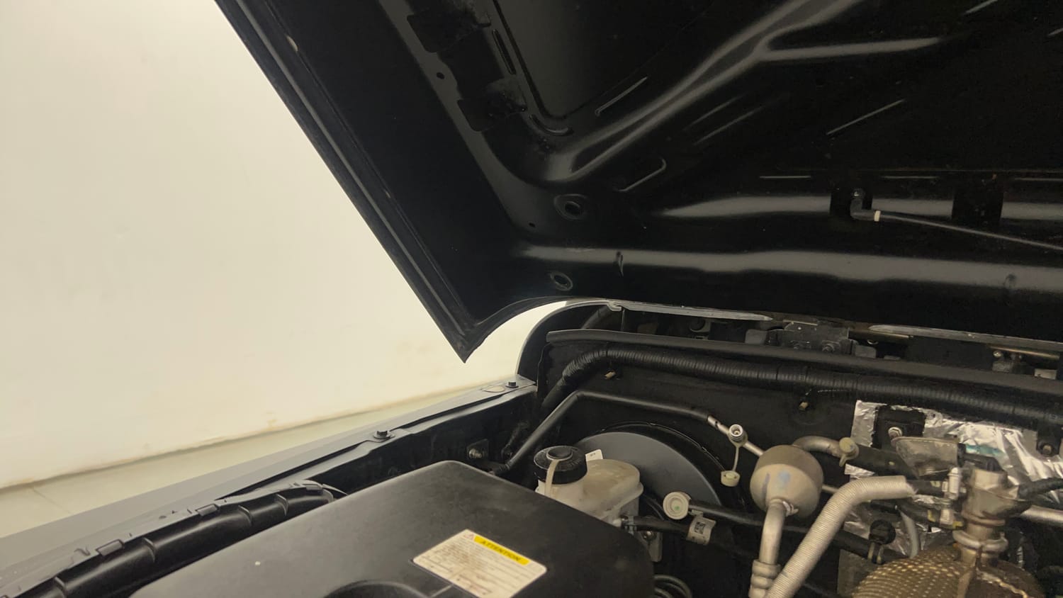 Used 2021 mahindra Thar LX Hard Top Diesel MT 4WD Diesel Manual engine ENGINE RIGHT SIDE HINGE & APRON VIEW