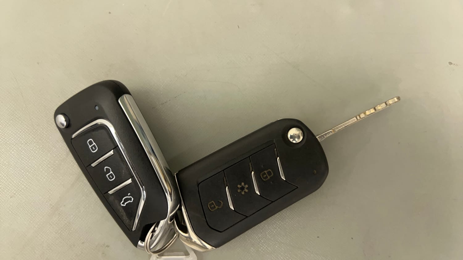 Used 2021 mahindra Thar LX Hard Top Diesel MT 4WD Diesel Manual extra CAR KEY VIEW