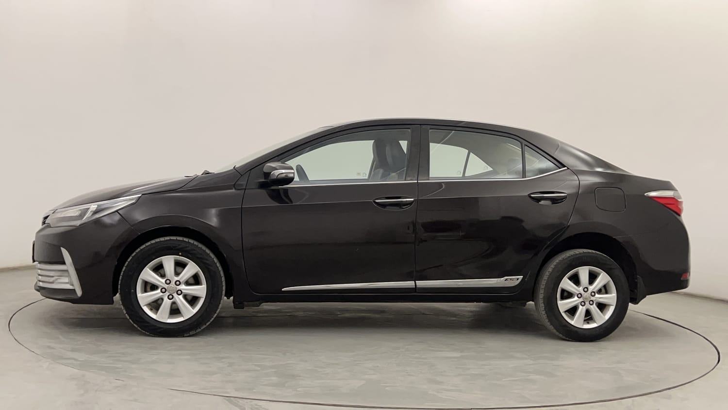Used 2018 Toyota Corolla Altis GL Diesel Diesel Manual exterior LEFT SIDE VIEW