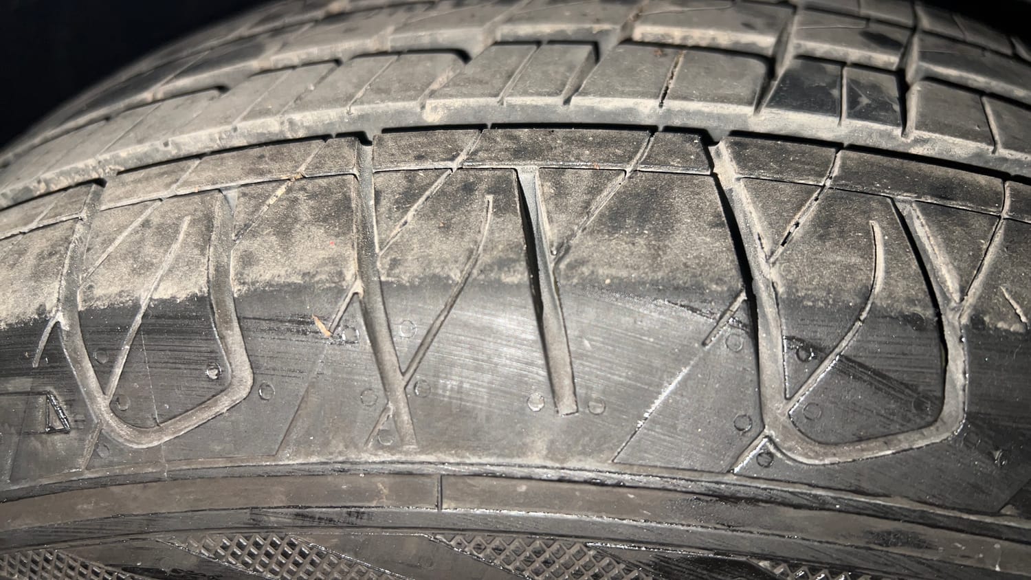 Used 2023 Skoda Slavia Style 1.5L TSI DSG Petrol Automatic tyres LEFT FRONT TYRE TREAD VIEW