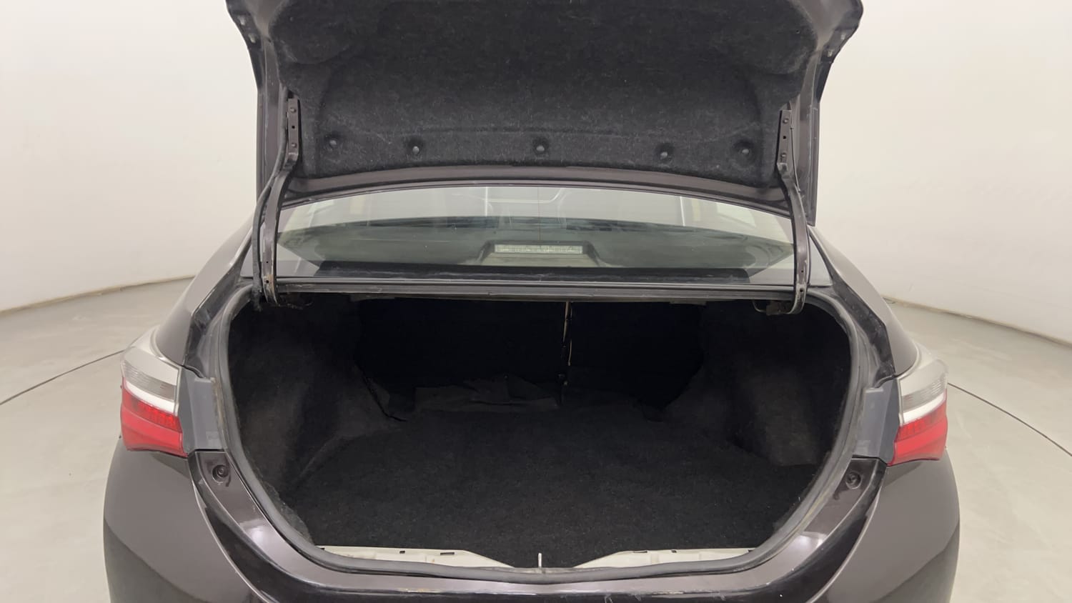 Used 2018 Toyota Corolla Altis GL Diesel Diesel Manual interior DICKY INSIDE VIEW