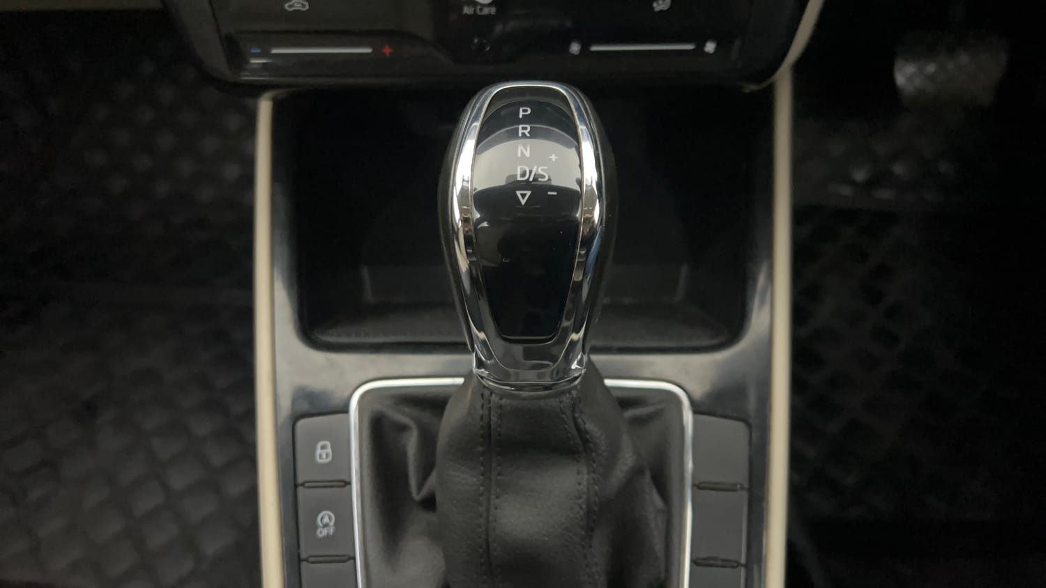 Used 2023 Skoda Slavia Style 1.5L TSI DSG Petrol Automatic interior GEAR  KNOB VIEW