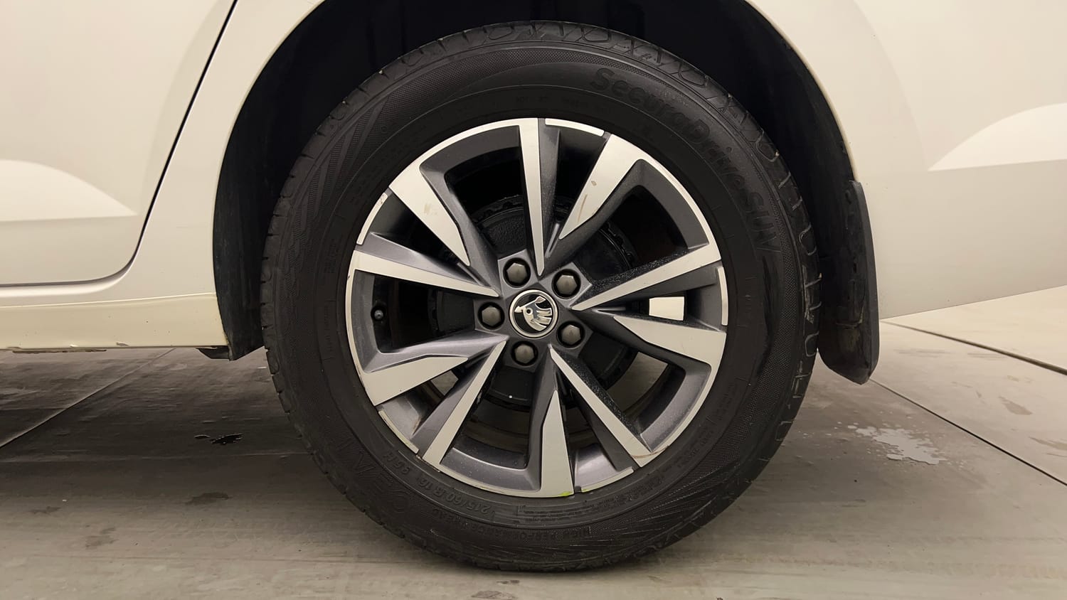Used 2023 Skoda Slavia Style 1.5L TSI DSG Petrol Automatic tyres LEFT REAR TYRE RIM VIEW