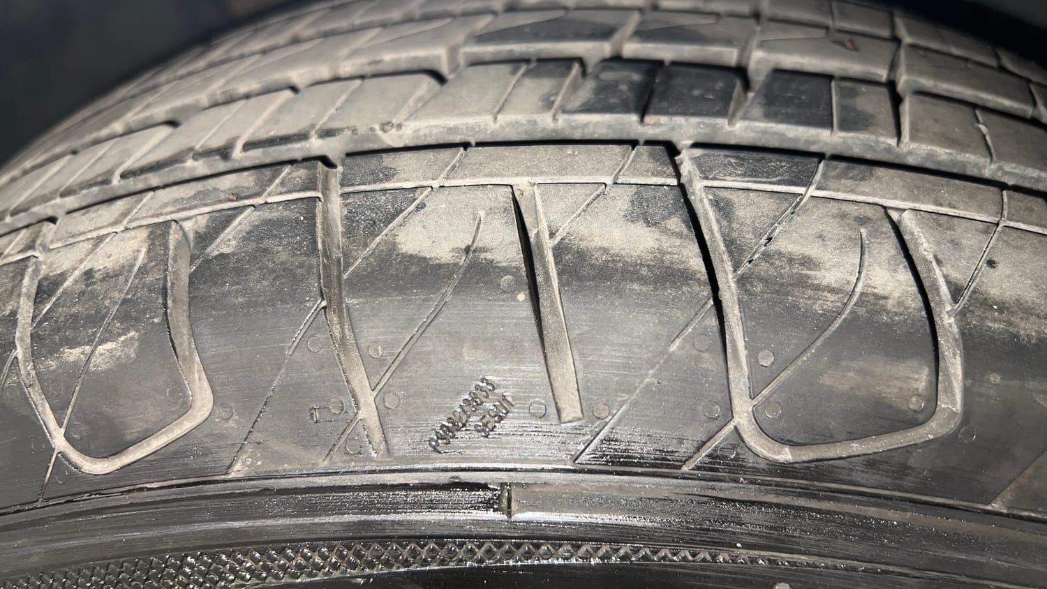 Used 2023 Skoda Slavia Style 1.5L TSI DSG Petrol Automatic tyres RIGHT FRONT TYRE TREAD VIEW