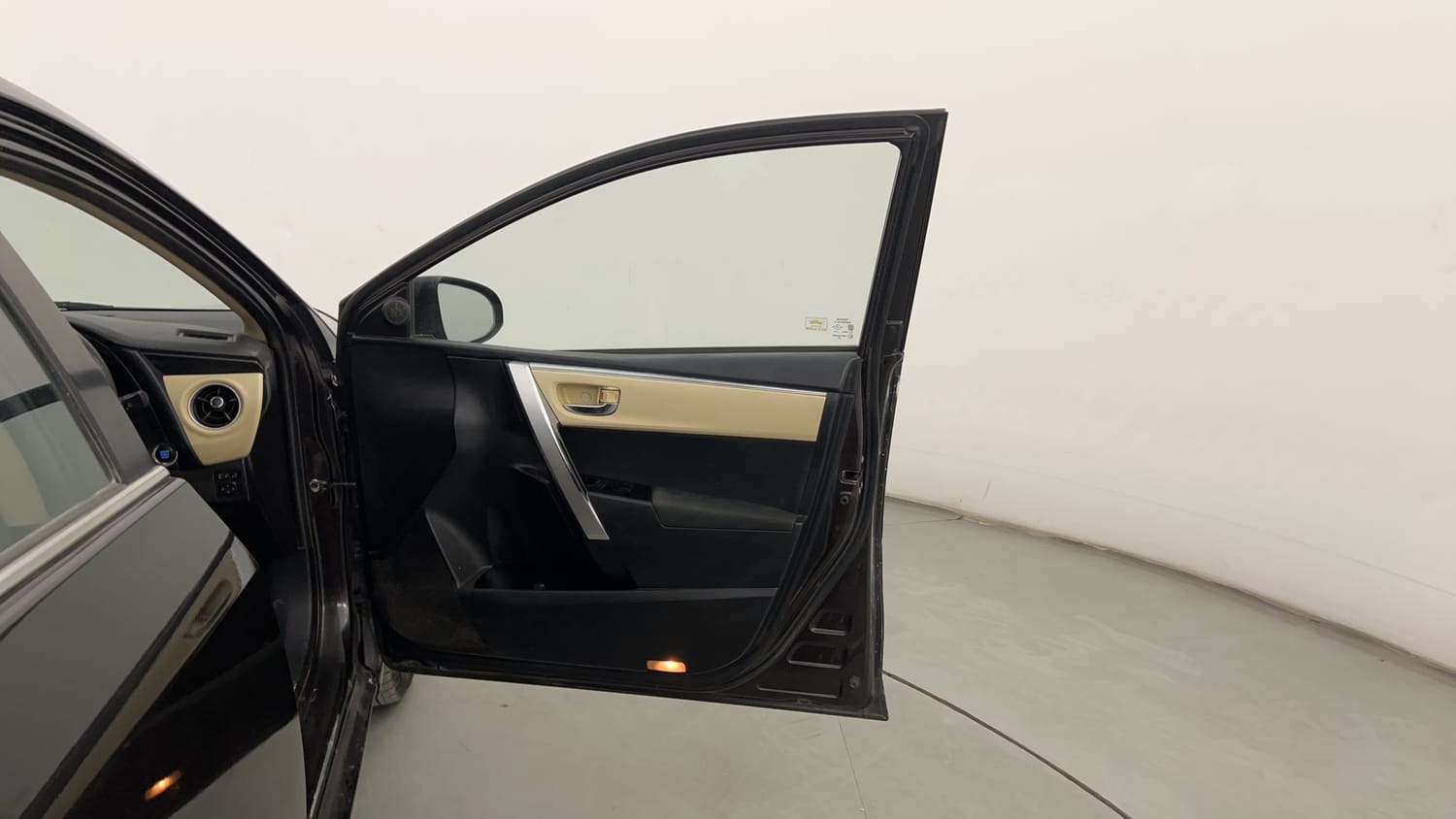 Used 2018 Toyota Corolla Altis GL Diesel Diesel Manual interior RIGHT FRONT DOOR OPEN VIEW