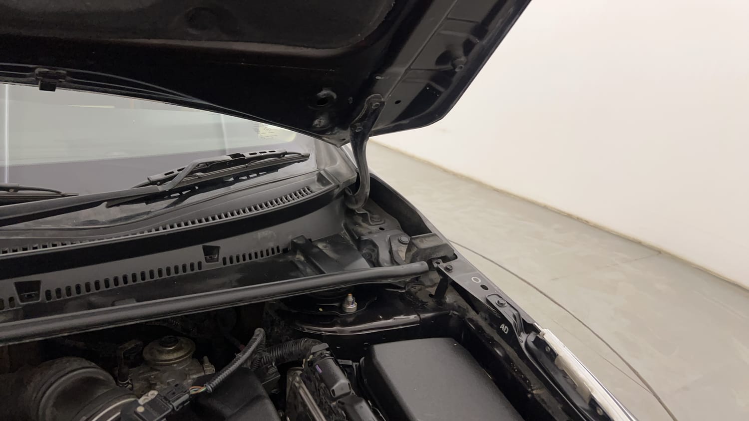 Used 2018 Toyota Corolla Altis GL Diesel Diesel Manual engine ENGINE LEFT SIDE HINGE & APRON VIEW
