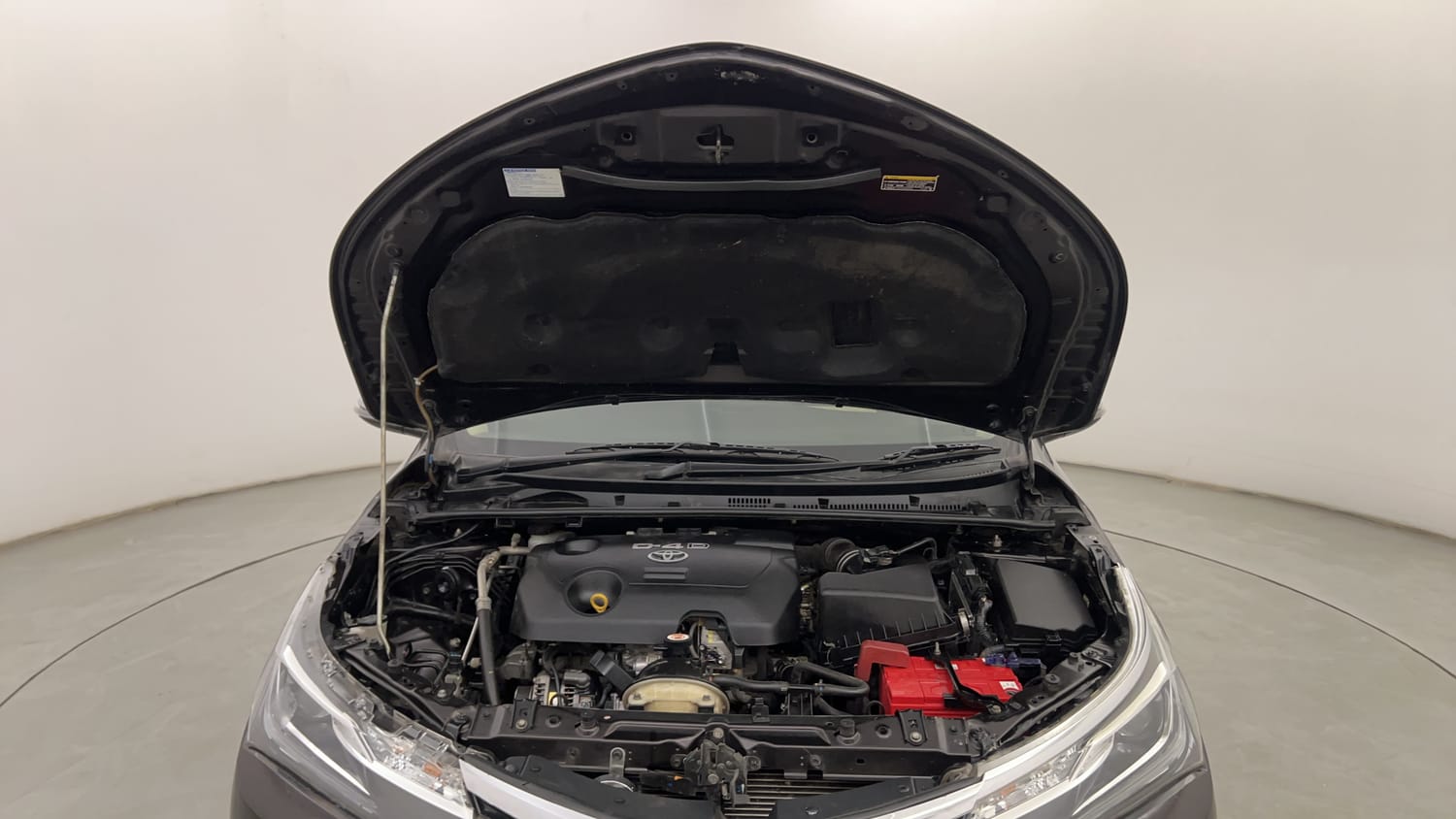 Used 2018 Toyota Corolla Altis GL Diesel Diesel Manual engine ENGINE & BONNET OPEN FRONT VIEW