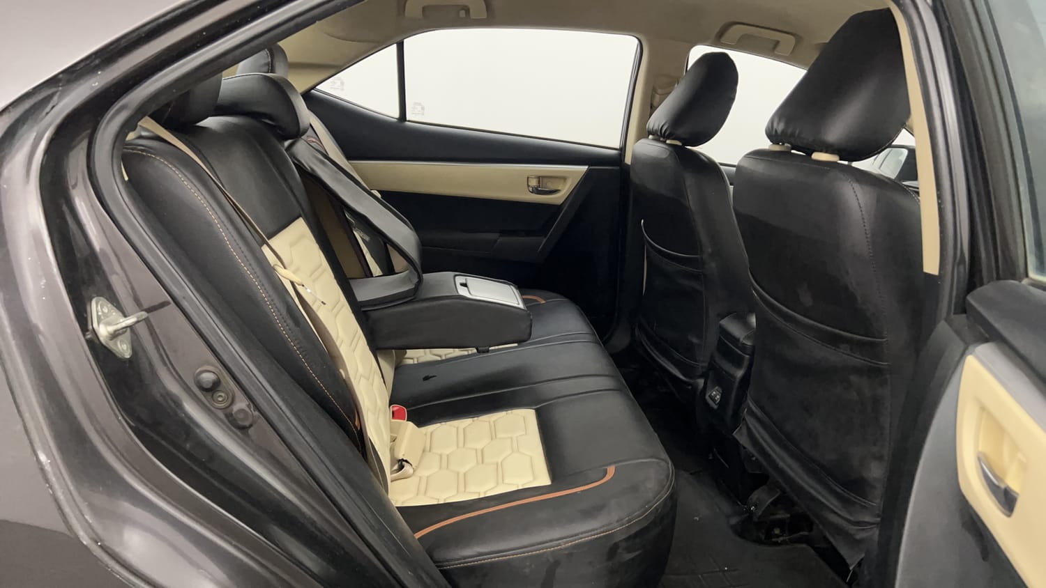 Used 2018 Toyota Corolla Altis GL Diesel Diesel Manual interior RIGHT SIDE REAR DOOR CABIN VIEW