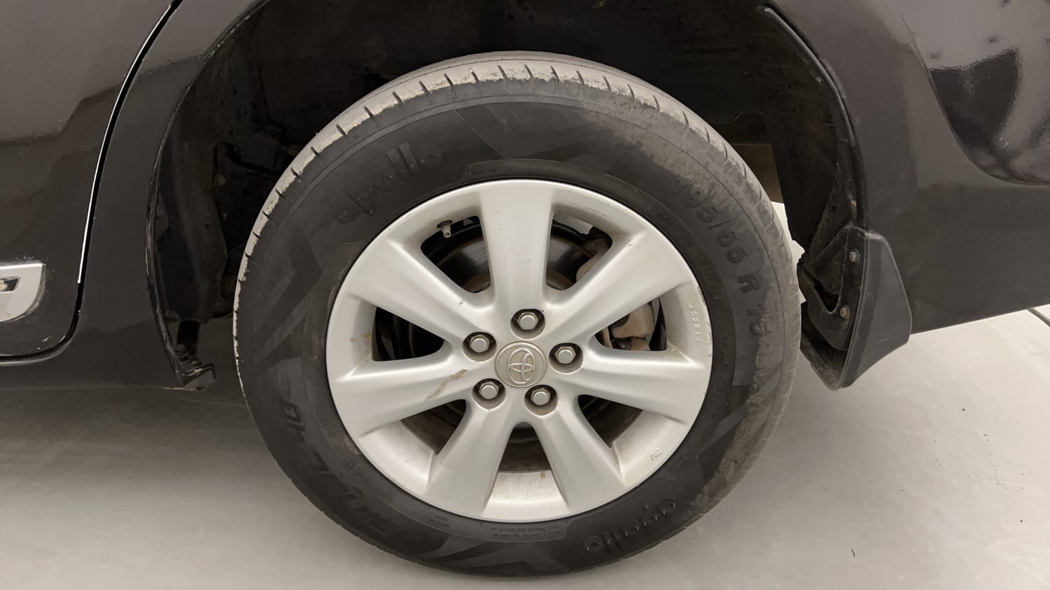 Used 2018 Toyota Corolla Altis GL Diesel Diesel Manual tyres LEFT REAR TYRE RIM VIEW