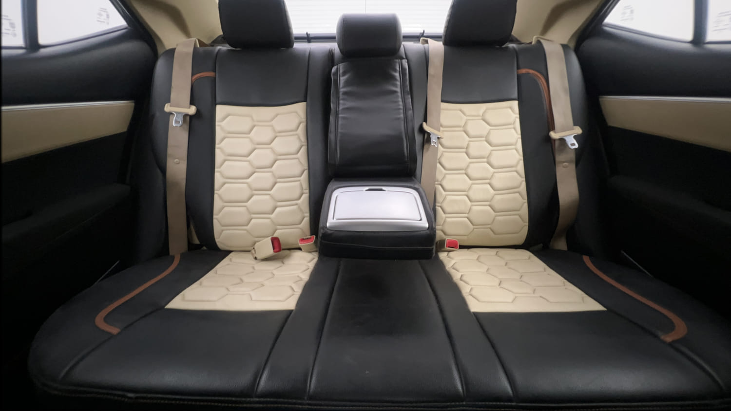 Used 2018 Toyota Corolla Altis GL Diesel Diesel Manual interior REAR SEAT CONDITION VIEW