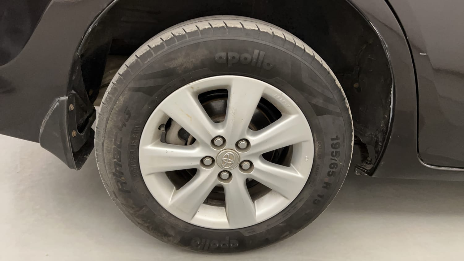 Used 2018 Toyota Corolla Altis GL Diesel Diesel Manual tyres RIGHT REAR TYRE RIM VIEW