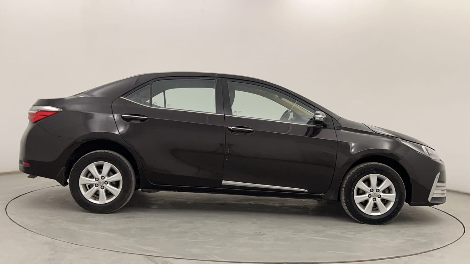 Used 2018 Toyota Corolla Altis GL Diesel Diesel Manual exterior RIGHT SIDE VIEW