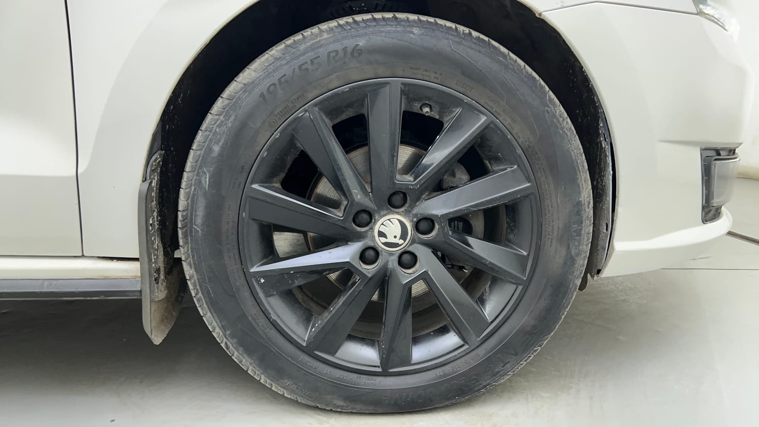 Used 2021 Skoda Rapid Style AT Petrol Automatic tyres RIGHT FRONT TYRE RIM VIEW