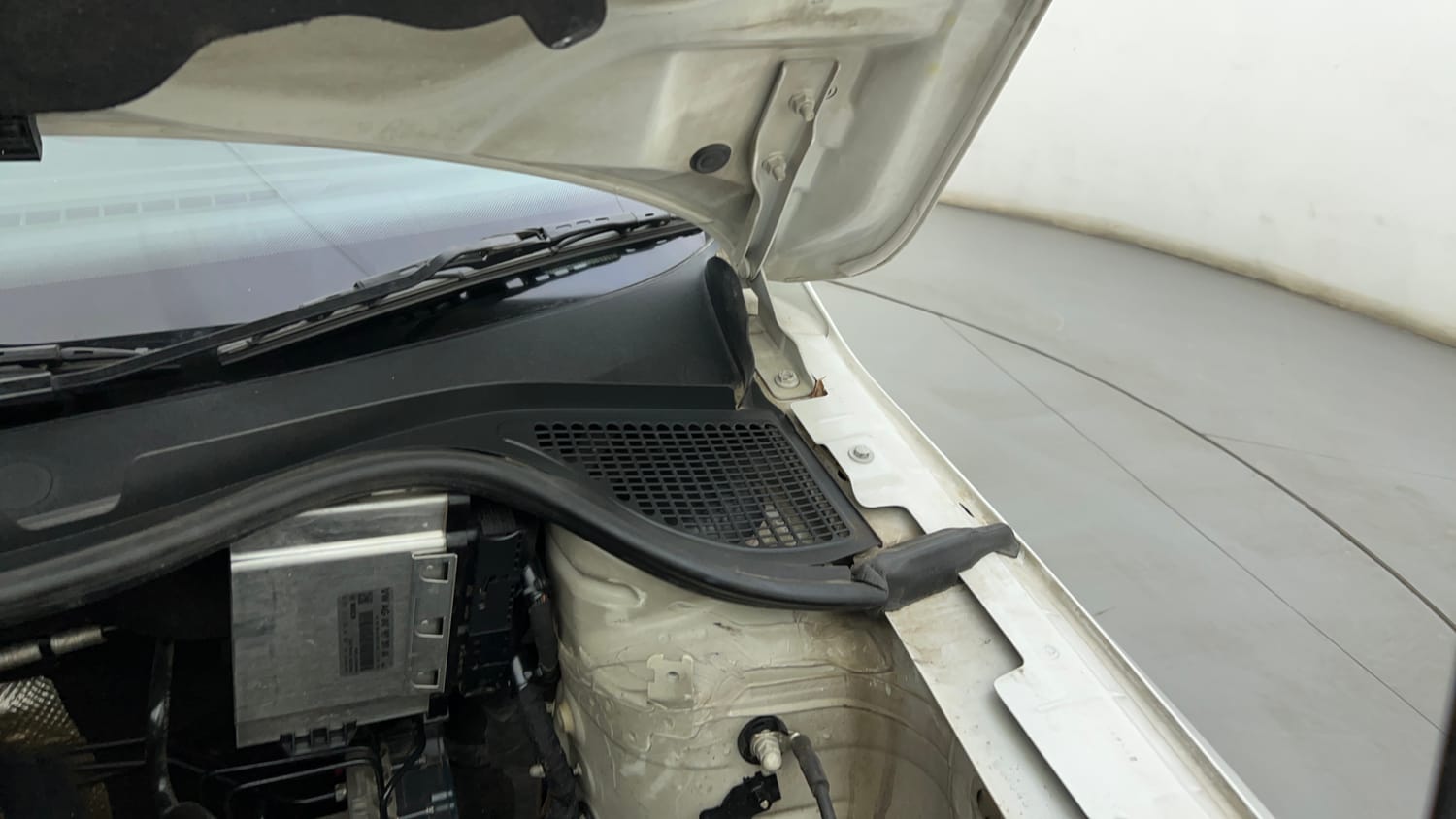 Used 2021 Skoda Rapid Style AT Petrol Automatic engine ENGINE LEFT SIDE HINGE & APRON VIEW