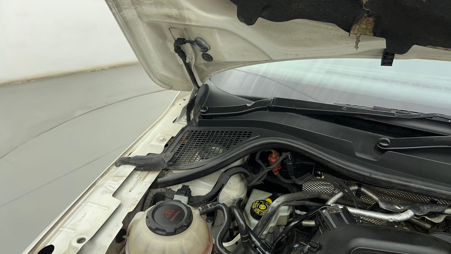 Used 2021 Skoda Rapid Style AT Petrol Automatic engine ENGINE RIGHT SIDE HINGE & APRON VIEW