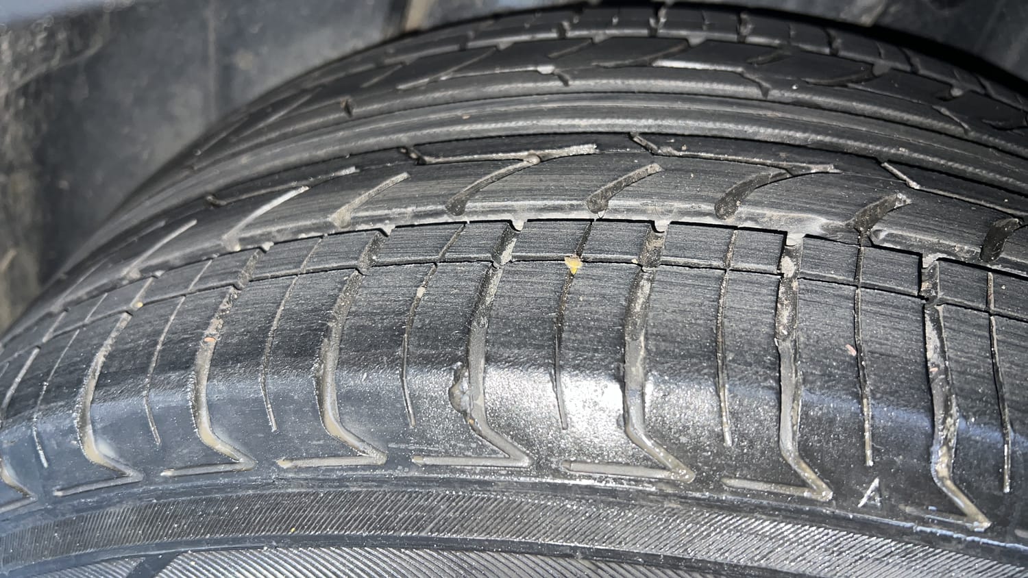 Used 2024 Mahindra XUV 3XO AX5 1.5 Diesel Diesel Manual tyres LEFT REAR TYRE TREAD VIEW