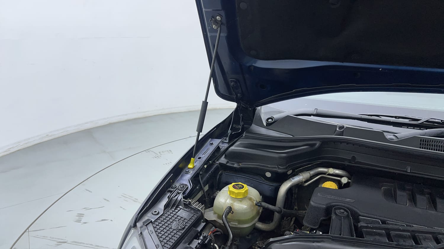 Used 2024 Mahindra XUV 3XO AX5 1.5 Diesel Diesel Manual engine ENGINE RIGHT SIDE HINGE & APRON VIEW