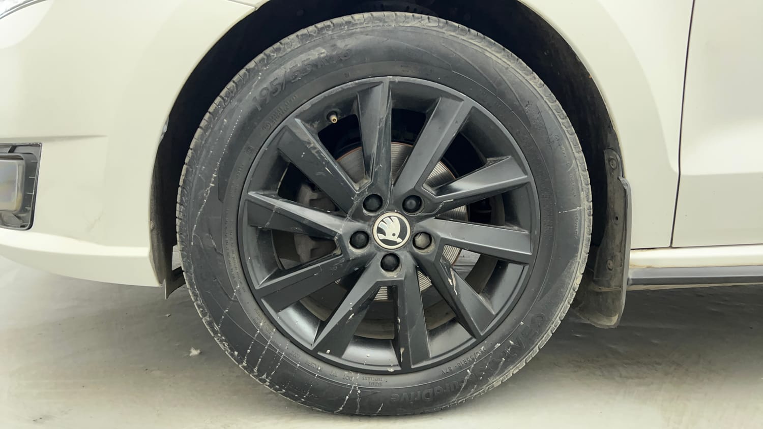 Used 2021 Skoda Rapid Style AT Petrol Automatic tyres LEFT FRONT TYRE RIM VIEW