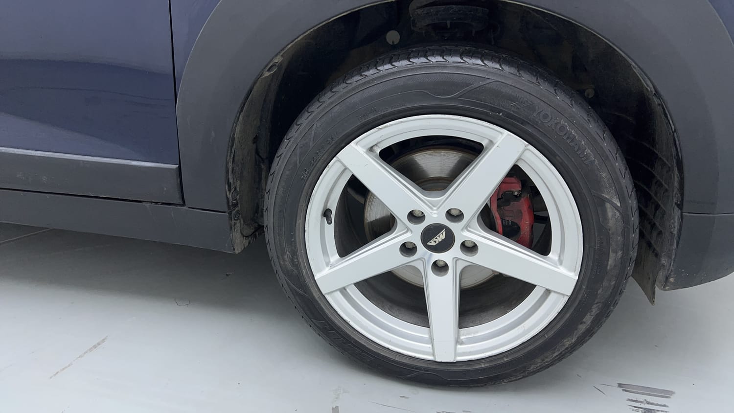 Used 2024 Mahindra XUV 3XO AX5 1.5 Diesel Diesel Manual tyres RIGHT FRONT TYRE RIM VIEW