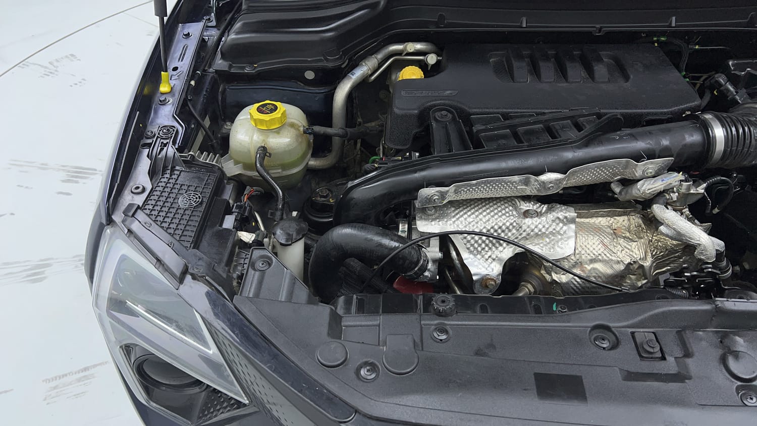 Used 2024 Mahindra XUV 3XO AX5 1.5 Diesel Diesel Manual engine ENGINE RIGHT SIDE VIEW