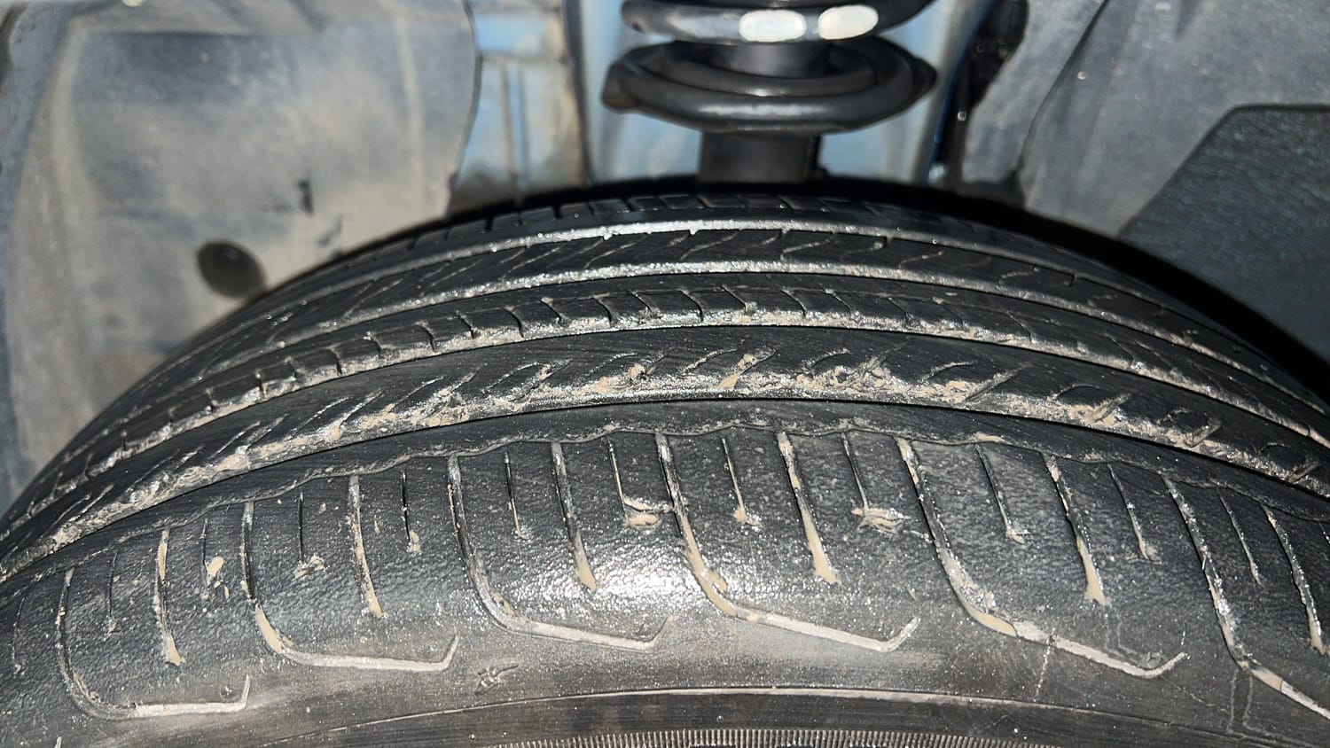 Used 2021 Renault Kiger RXT 1.0 Turbo MT Petrol Manual tyres LEFT FRONT TYRE TREAD VIEW