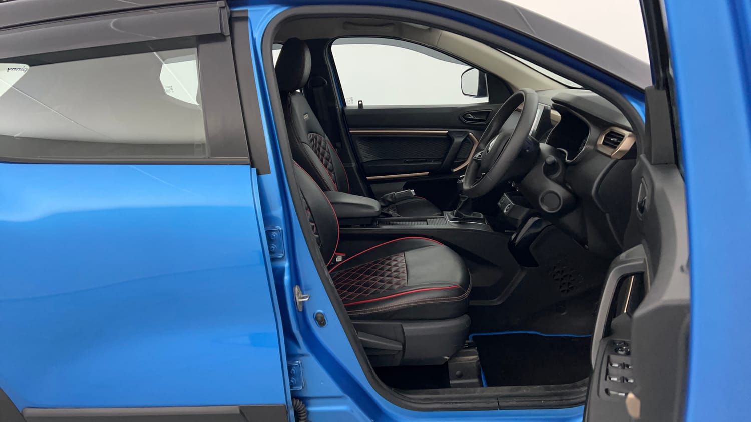 Used 2021 Renault Kiger RXT 1.0 Turbo MT Petrol Manual interior RIGHT SIDE FRONT DOOR CABIN VIEW