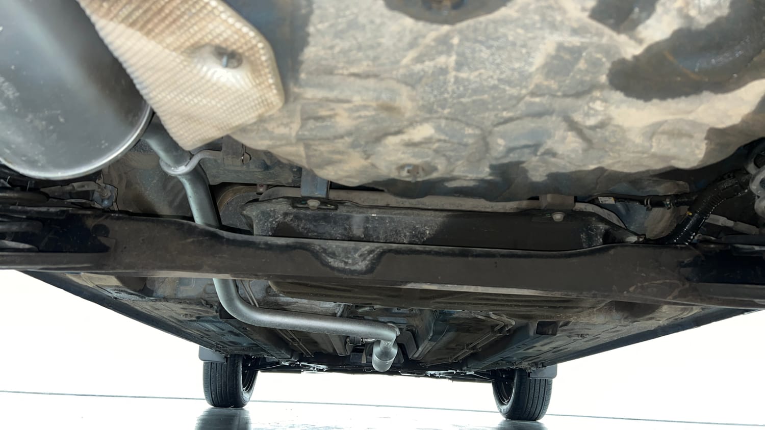 Used 2021 Renault Kiger RXT 1.0 Turbo MT Petrol Manual extra REAR UNDERBODY VIEW (TAKEN FROM REAR)