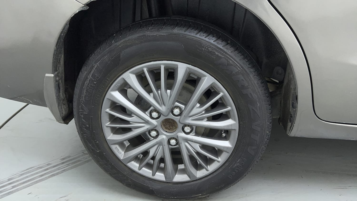 Used 2019 Maruti Suzuki Ertiga ZDi Plus 1.5 Diesel Diesel Manual tyres RIGHT REAR TYRE RIM VIEW