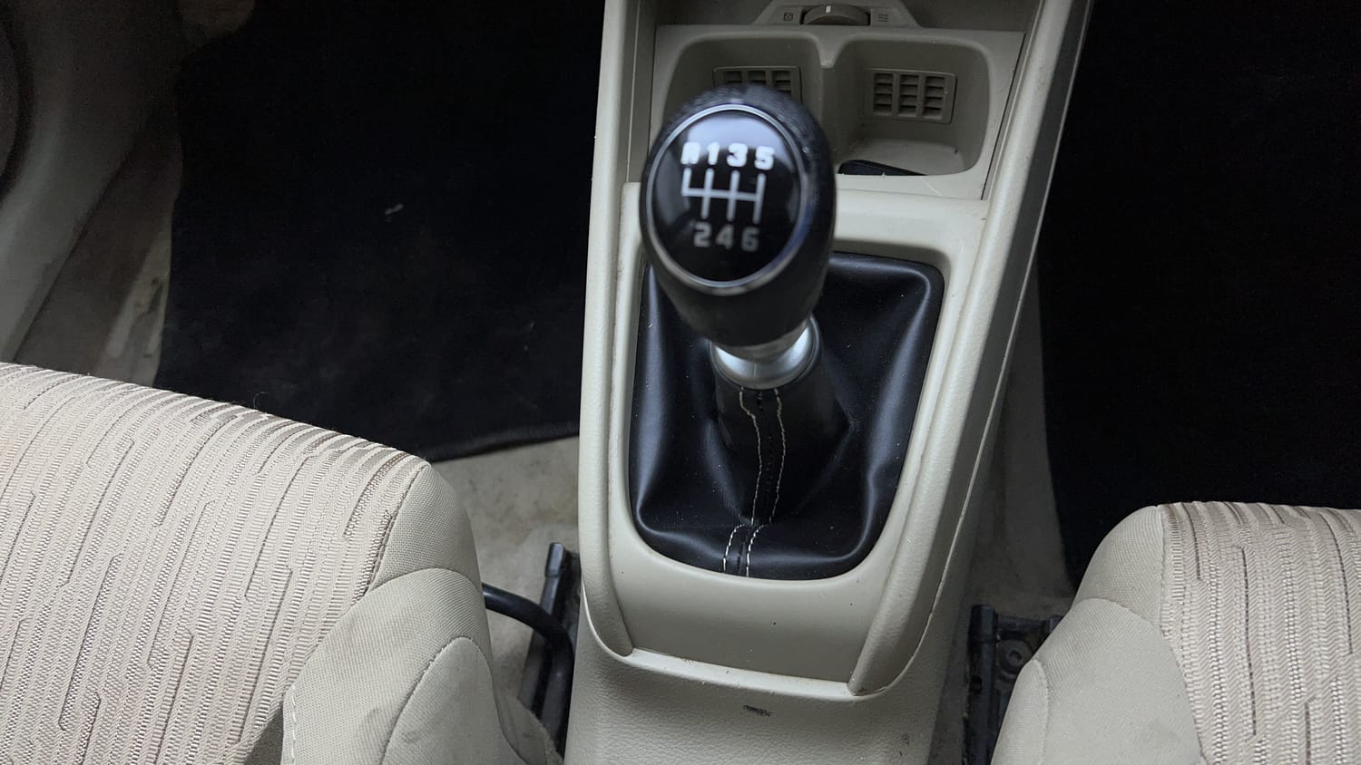 Used 2019 Maruti Suzuki Ertiga ZDi Plus 1.5 Diesel Diesel Manual interior GEAR  KNOB VIEW