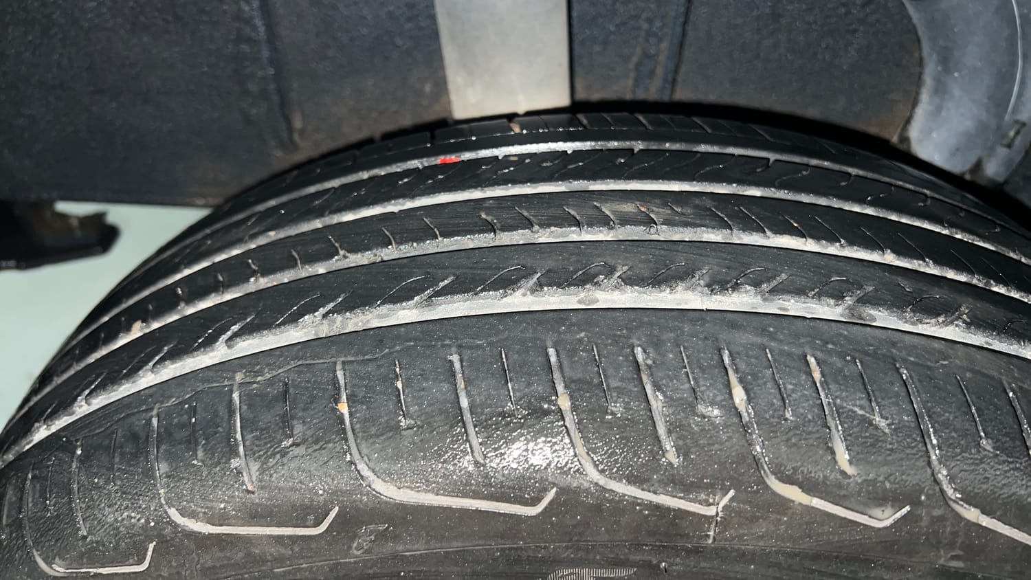 Used 2021 Renault Kiger RXT 1.0 Turbo MT Petrol Manual tyres RIGHT REAR TYRE TREAD VIEW