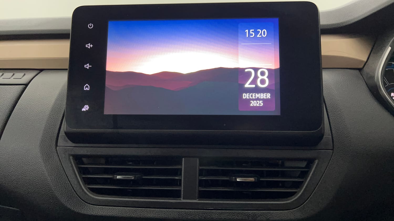 Used 2021 Renault Kiger RXT 1.0 Turbo MT Petrol Manual top_features Integrated (in-dash) music system