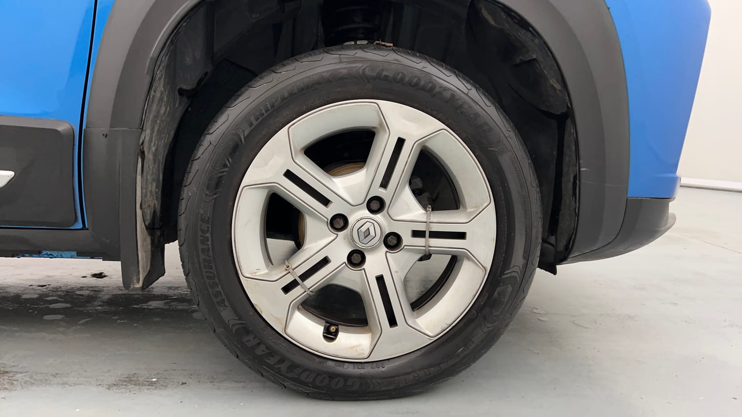 Used 2021 Renault Kiger RXT 1.0 Turbo MT Petrol Manual tyres RIGHT FRONT TYRE RIM VIEW