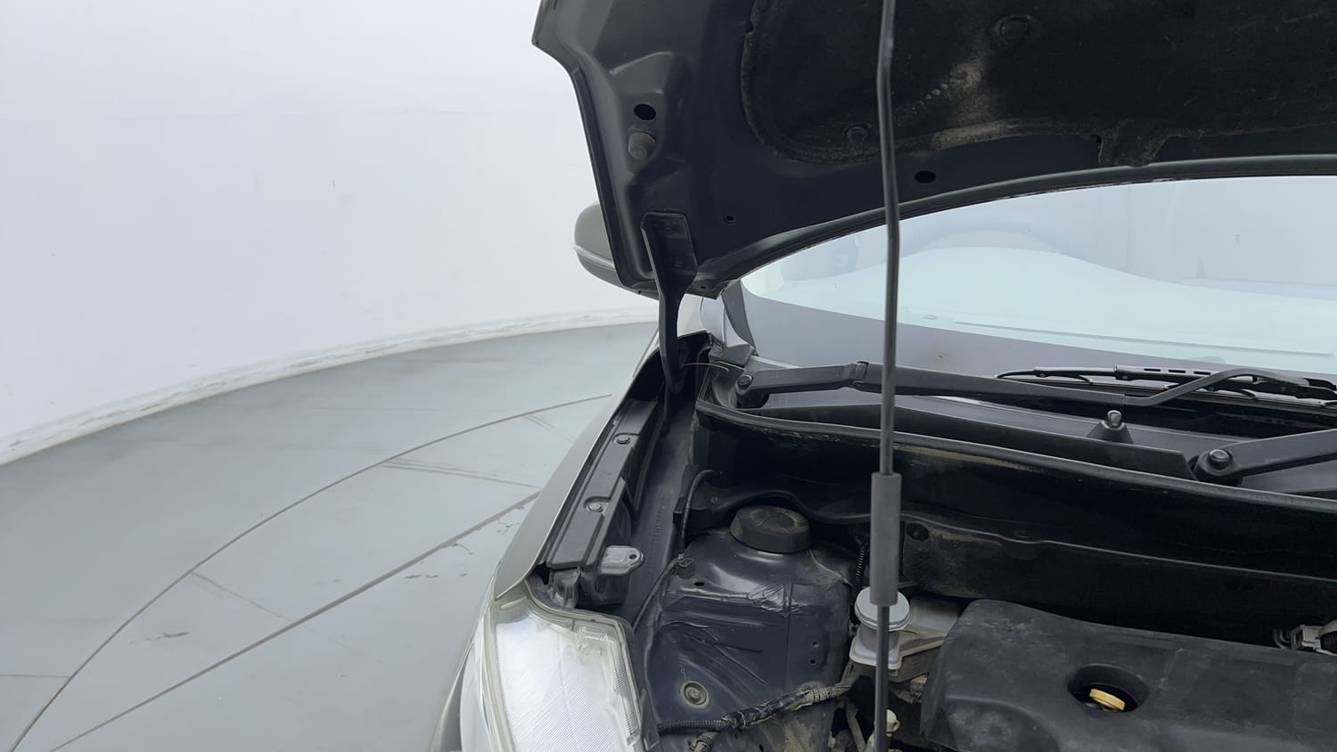 Used 2019 Maruti Suzuki Ertiga ZDi Plus 1.5 Diesel Diesel Manual engine ENGINE RIGHT SIDE HINGE & APRON VIEW